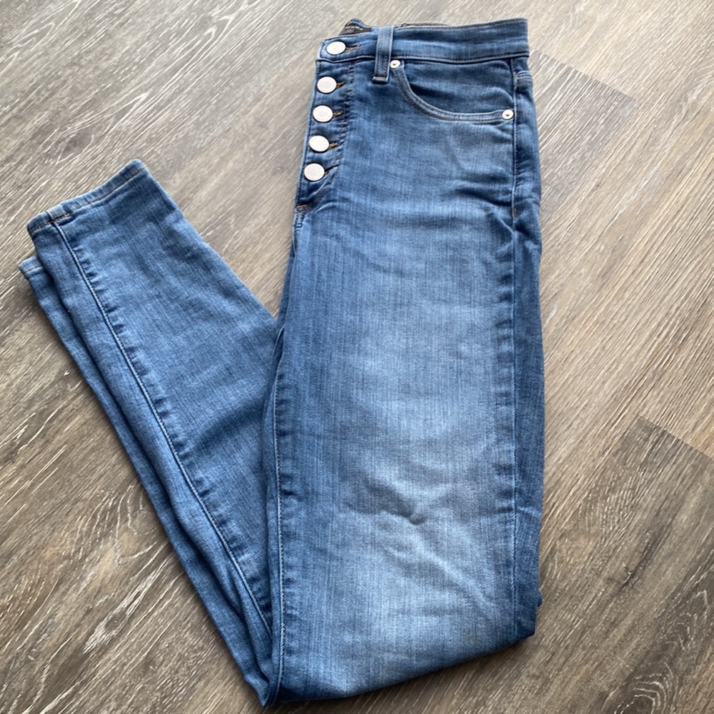 Banana Republic Women's Skinny Jeans in Medium Blue Wash